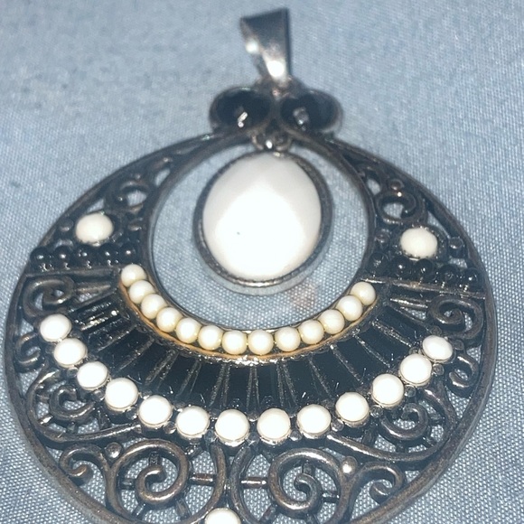 Jewelry - Vintage White and Silver Filigree Pendant